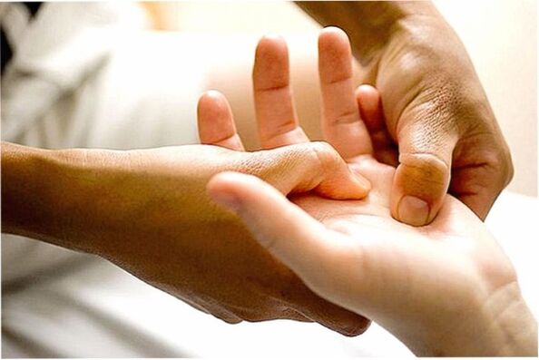Therapeutic massage will help relieve pain in the joints of the fingers